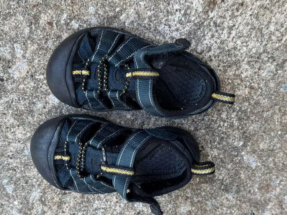 Keen Newport H2 Kids Waterproof Sport Sandals Black Blue Yellow size 5